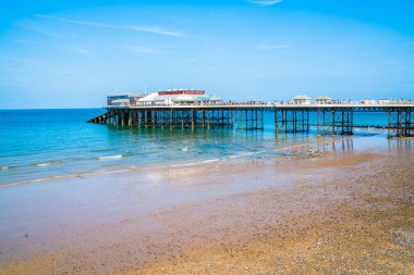 Cromer, Norfolk Uk'deki iskele ve plaj manzarası
