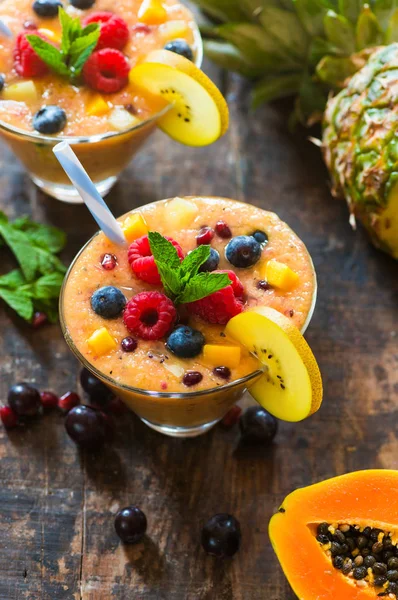 Tropikal meyve yüzlü