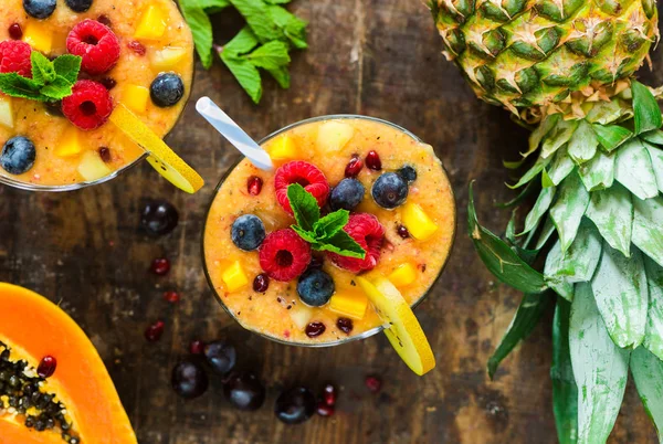 Tropikal meyve yüzlü