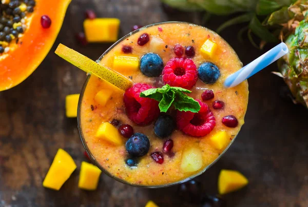 Batido de frutas tropicales — Foto de Stock