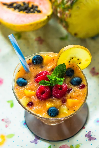 Batido de frutas tropicais — Fotografia de Stock