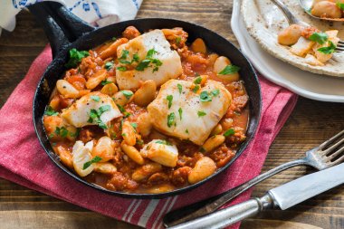 Cod ve chorizo güveç