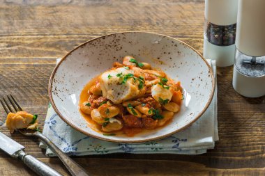 Cod ve chorizo güveç