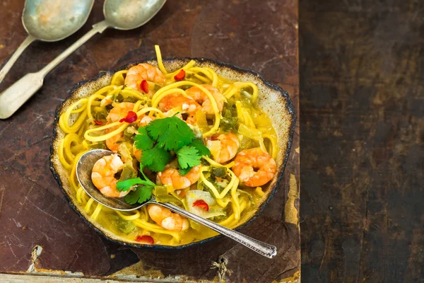 Garnelen und Kokosnuss laksa — Stockfoto