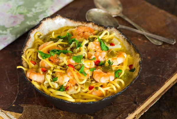 Karides ve Hindistan cevizi laksa