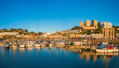 Güney Devon, İngiltere Torquay limanının panoramik görünüm
