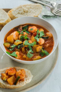 Akdeniz karides güveç