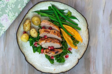 Kızarmış ördek fileto portakal marmelat ve biber sır ile