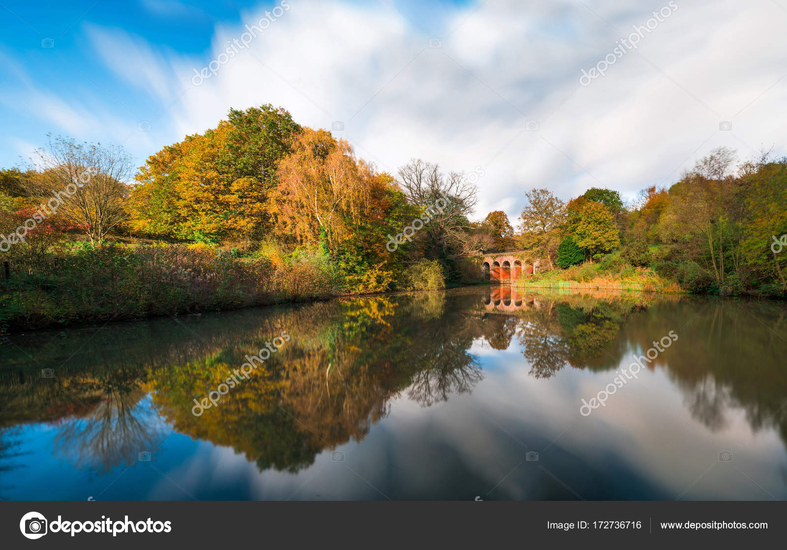 Antiguo viaducto en Parque de Hampstead Heath. Londres ...
