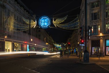 Regent Street, Londra, İngiltere'de Noel ışıkları