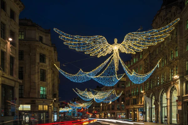 Regent Street, Londra, İngiltere'de Noel ışıkları