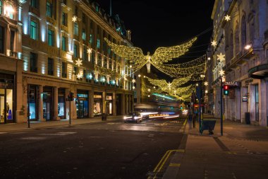 Regents Street St James, Londra'nın merkezi üzerinde Noel süsleri