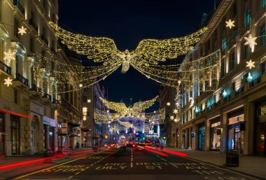 Regents Street St James, Londra'nın merkezi üzerinde Noel süsleri