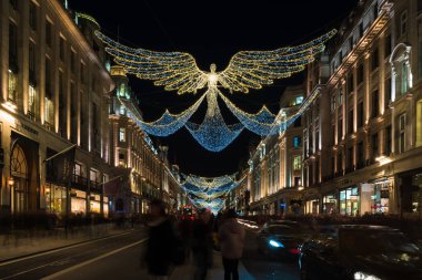 Regent Street Londra, İngiltere'de Noel süsleri