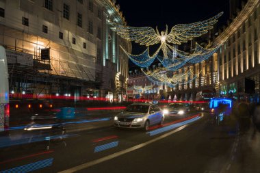 Regent Street Londra, İngiltere'de Noel süsleri