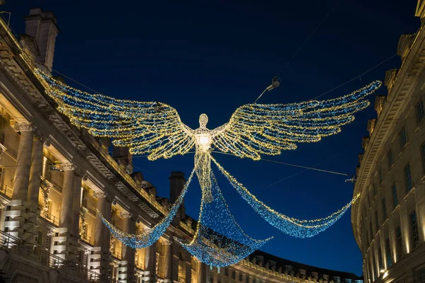 Decorações de Natal na Regent Street, no centro de Londres — Fotografia de Stock
