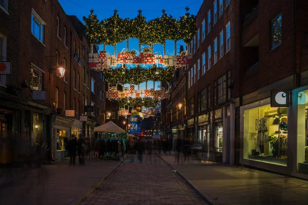 Noel cadde süslemeleri, Londra, İngiltere'de yedi aramalar — Stok fotoğraf