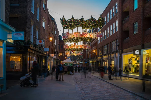 Noel cadde süslemeleri, Londra, İngiltere'de yedi aramalar — Stok fotoğraf