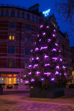 Noel treet Mayfair, Londra'nın merkezi takma sokakta dekore edilmiş