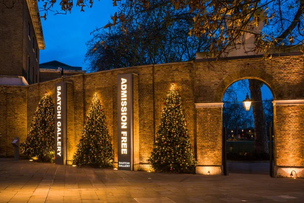 Decorazioni natalizie alla Saatchi Gallery di Chelsea, Londra — Foto Stock