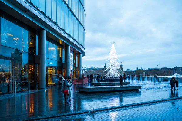 View of a  modern glass Christmas tree standing next to the City — Stock Photo, Image