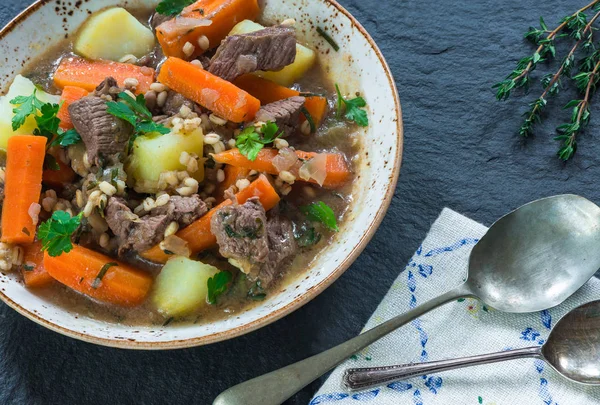 Guisado irlandês tradicional - visão de alto ângulo — Fotografia de Stock