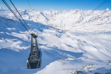 Kışın İtalyan Alpleri