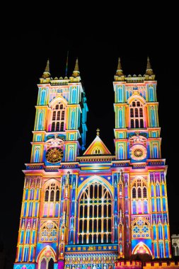 London, İngiltere - 18 Ocak 2018: Lumiere Londra, Patrice Warrener'ın ruhu projeksiyon ışık büyük Batı kapısından Westminster Abbey hayata getiriyor, parçası olarak