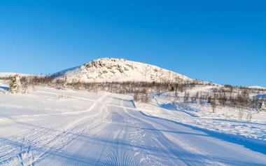 Beitostolen karlı manzarada görünümünü. 