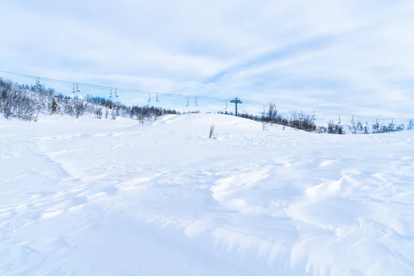 Vista del paisaje invernal y sillas telesilla en Beitostolen — Foto de Stock