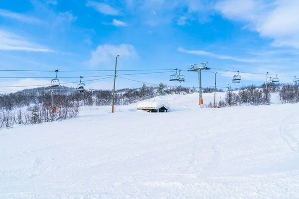 Vista da paisagem de inverno e cadeiras de teleférico em Beitostolen — Fotografia de Stock