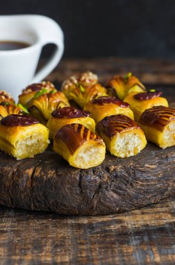 Seçim kahve ile Orta Doğu tatlılar