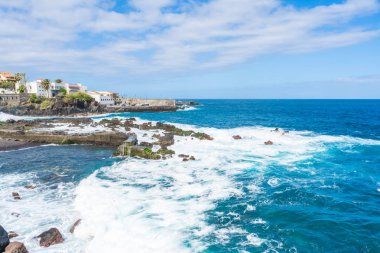 Puerto de la Cruze ve deniz, Tenerife görünümü