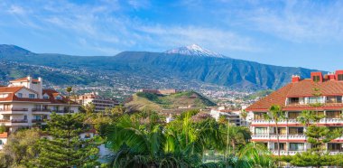 Puerto de la Cruz'daki Tenerife panoramik manzaralı