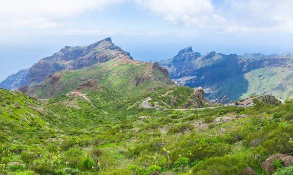 Tenerife Macizo de Teno dağlarda geniş panoramik manzaralı — Stok fotoğraf