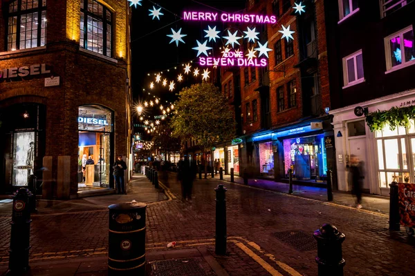 Londres Reino Unido Dezembro 2019 Decorações Rua Natal Seven Dials — Fotografia de Stock