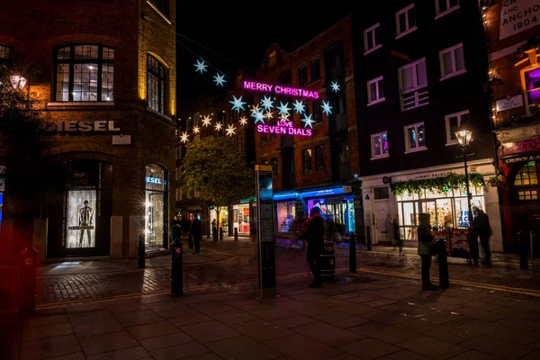 London Dezember 2019 Weihnachtlicher Straßenschmuck Sieben Zifferblättern Covent Garden Bereich — Stockfoto