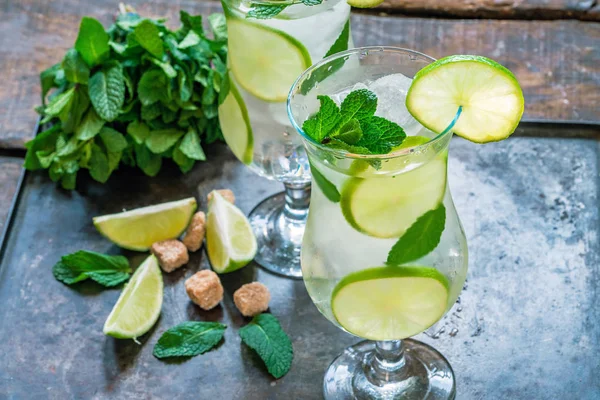 Refreshing Mojito Cocktail Mint Lime — Stock Photo, Image