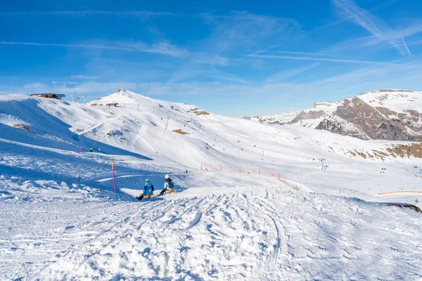 Grindelwald Schweiz Januari 2020 Folk Åker Pulka Nerför Backen Mannlichen — Stockfoto