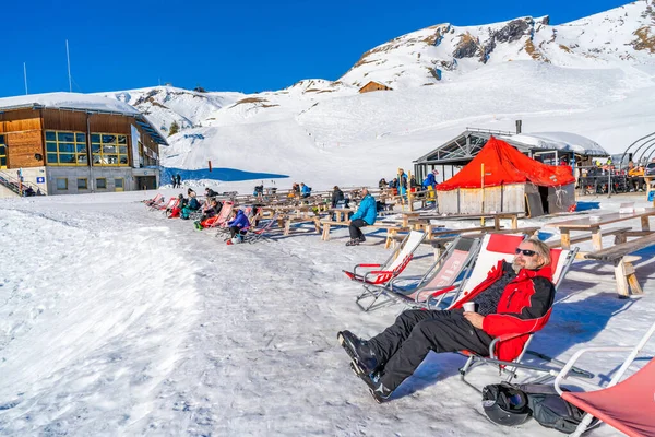 Grindelwald Primeiro Suíça Janeiro 2020 Pessoas Schreckfeld Primeira Montanha Admiram — Fotografia de Stock