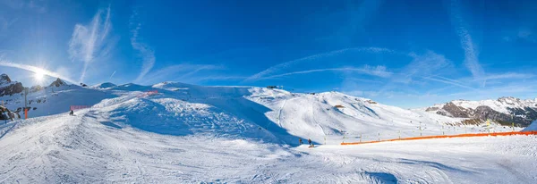瑞士Grindelwald滑雪胜地的Mannlichen山覆盖了瑞士阿尔卑斯山的广阔的全景雪景 — 图库照片