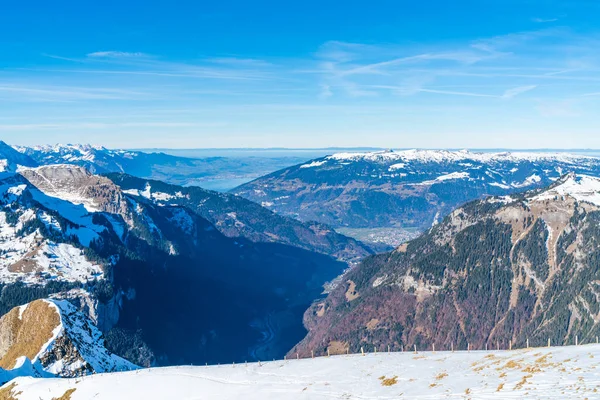 그라인델 리조트에 정상에서 바라본 스위스 알프스를 뒤덮고 스위스에서의 — 스톡 사진