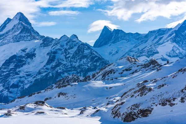 Χειμερινό Τοπίο Χιονισμένες Κορυφές Που Φαίνονται Από Πρώτο Βουνό Στις — Φωτογραφία Αρχείου