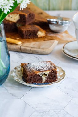 Vanilyalı ve çikolatalı kek.