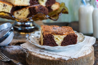 Vanilyalı ve çikolatalı kek.