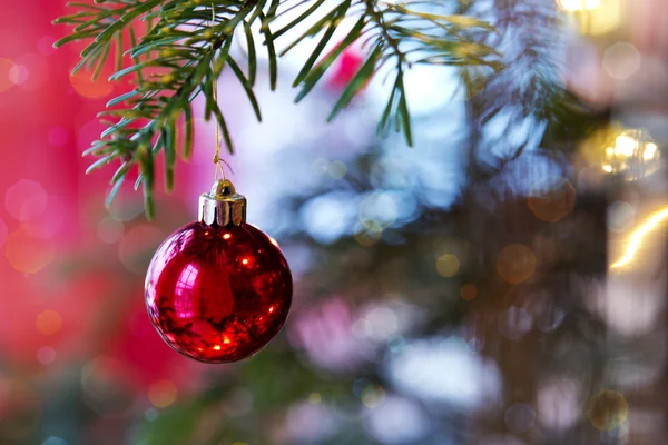 Bola roja de Navidad  . —  Fotos de Stock