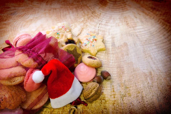 Pliki cookie Boże Narodzenie w worek i red hat. — Zdjęcie stockowe