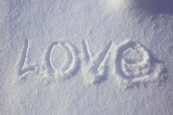 Karda yazılı kelimesini seviyorum.