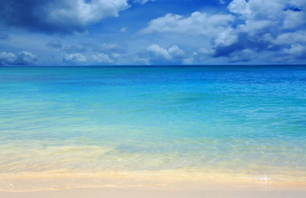 Caribbean sea and blue sky. — Stock Photo, Image