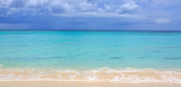 카리브해의 바다와 푸른 하늘. — 스톡 사진